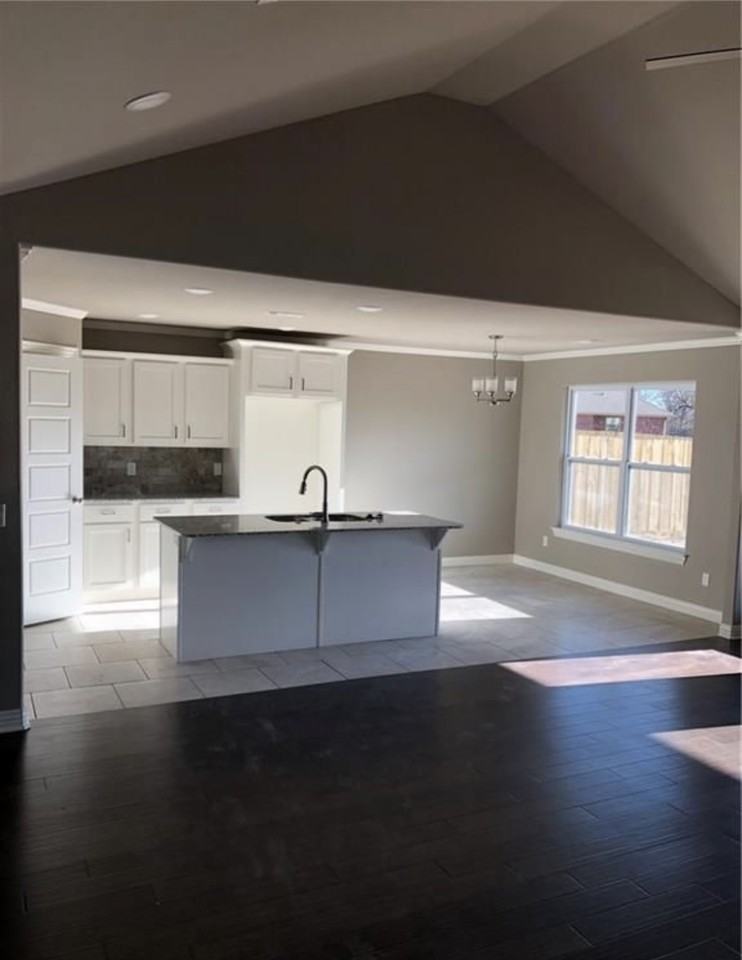 746 Roselawn St #NA - Photo 3 of 16