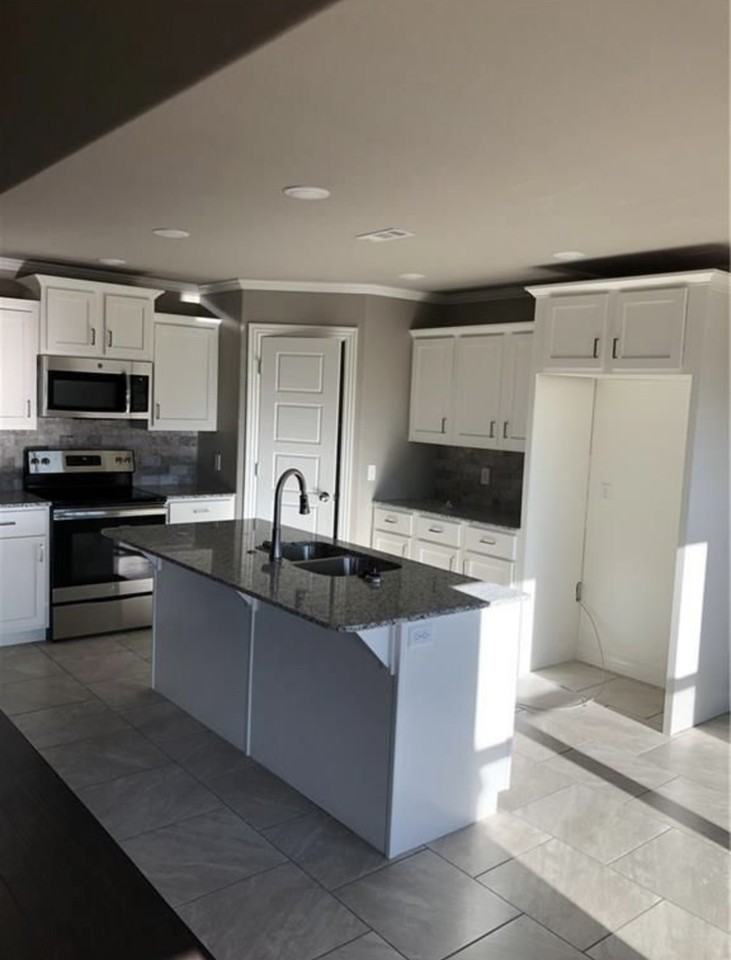 746 Roselawn St #NA - Photo 5 of 16