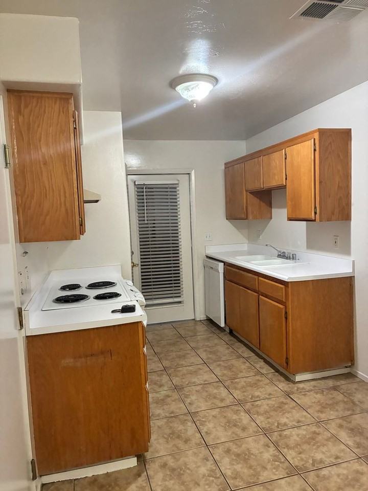 5101 S H St - Photo 2 of 9