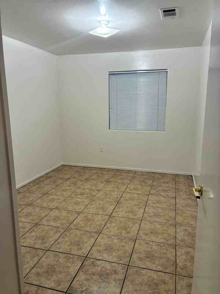 5101 S H St - Photo 5 of 9