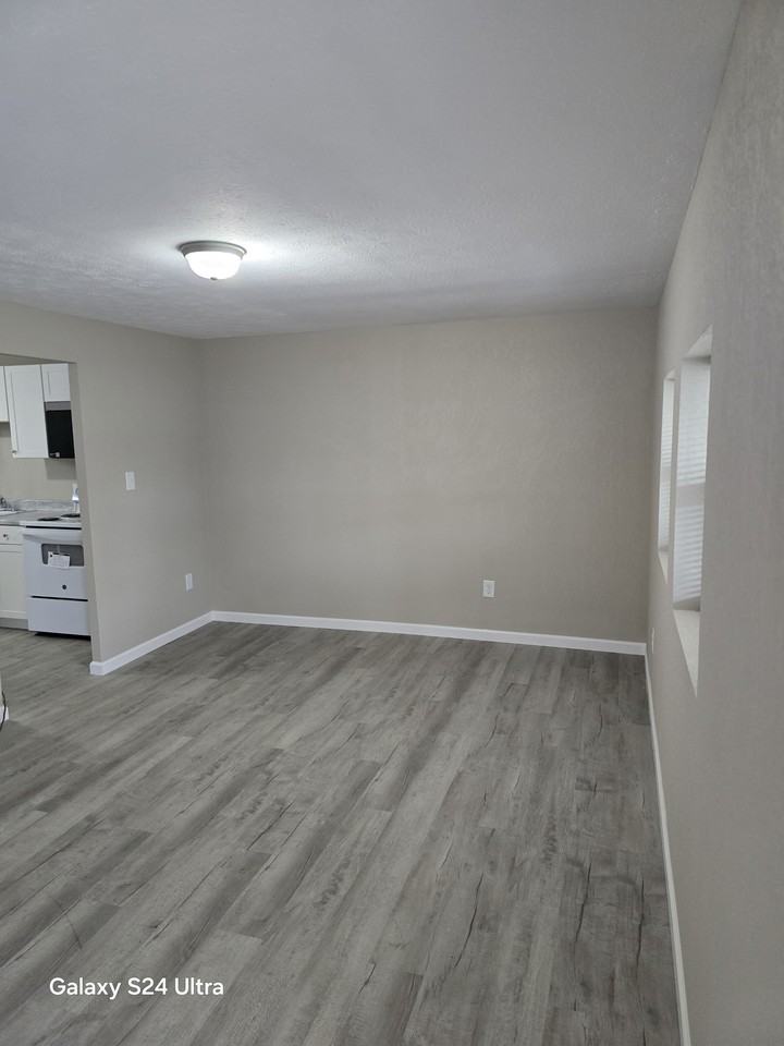 110 Tacoma Rd #108 - Photo 4 of 10