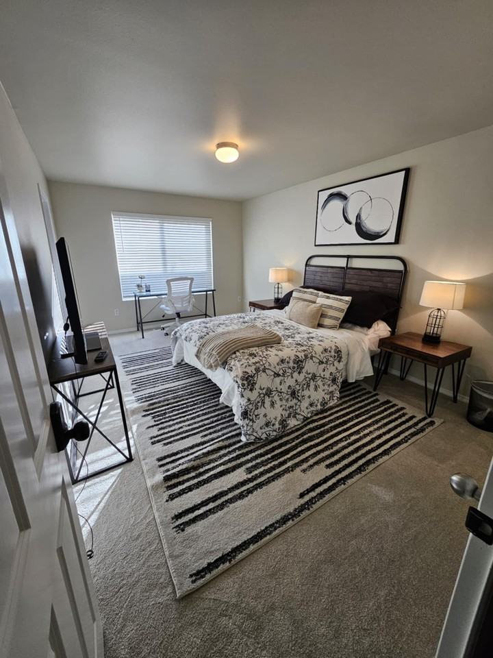 18928 13th Ave Se - Photo 2 of 10