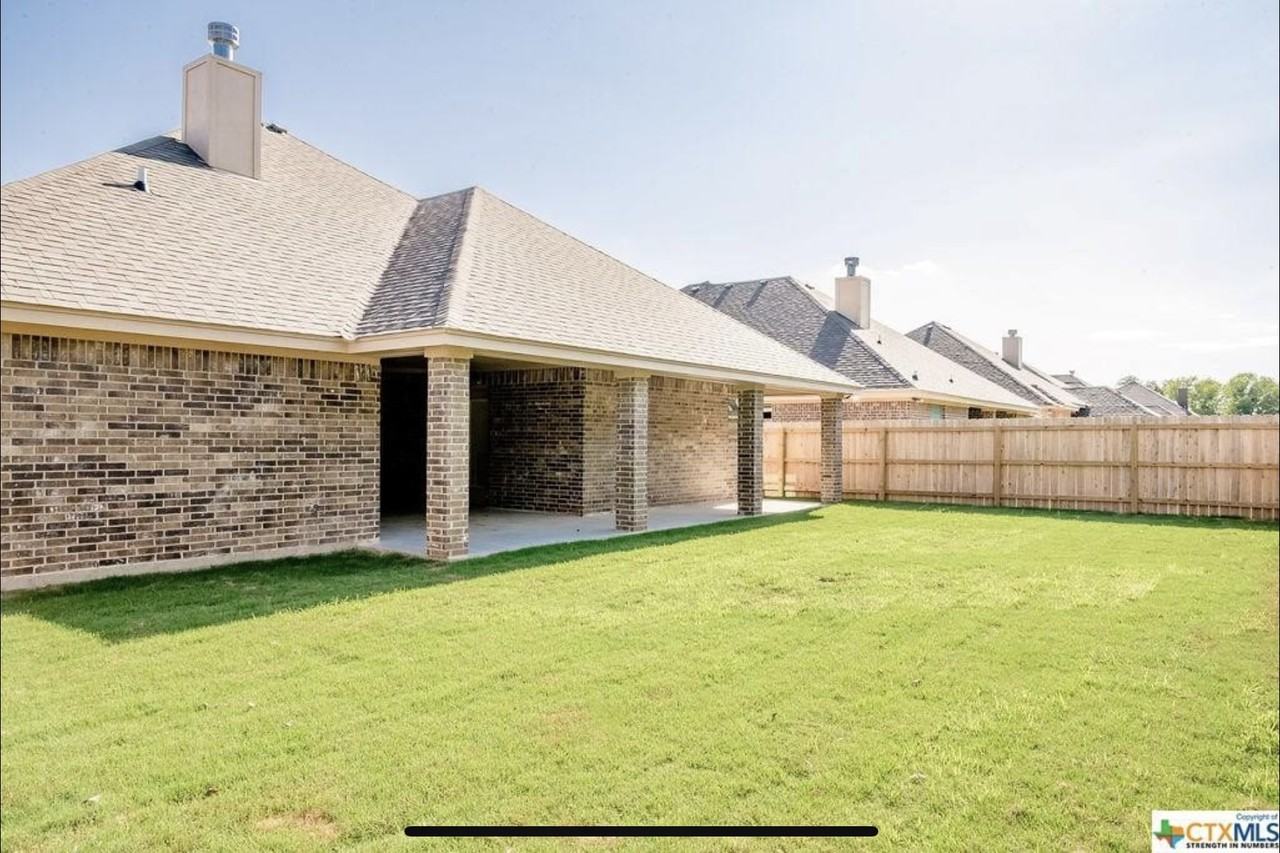 2613 Crystal Ann Dr #NA - Photo 2 of 19