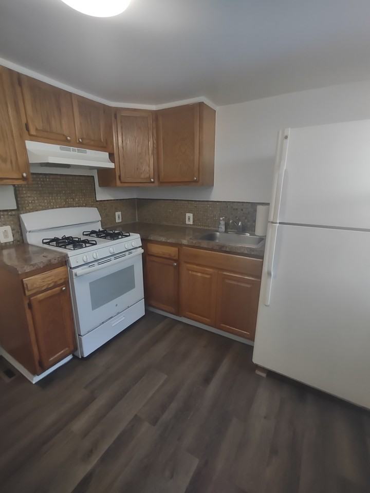 201 E 13th St - Photo 3 of 7