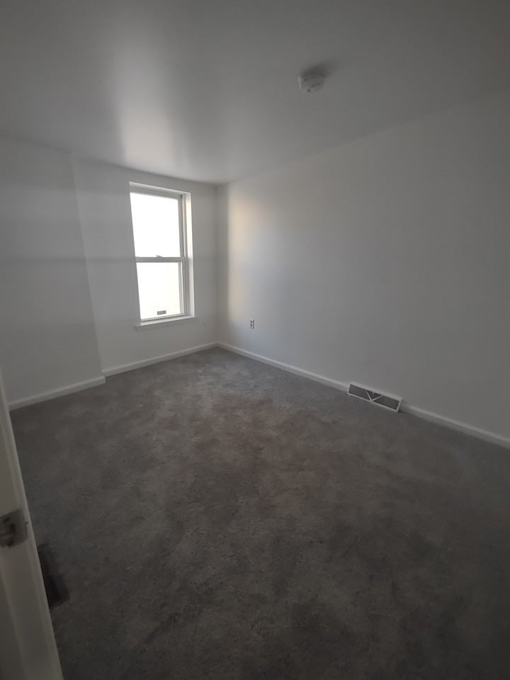 201 E 13th St - Photo 5 of 7