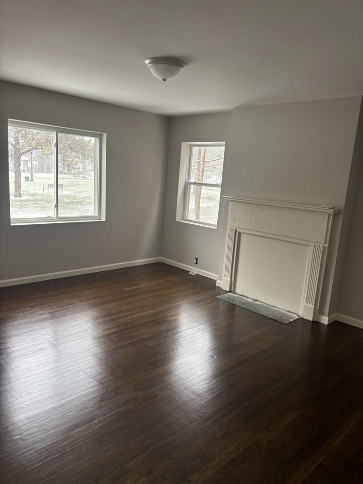 1466 Forest St #B - Photo 3 of 8