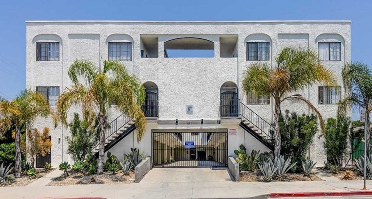 BEAUTIFUL NEWLY REMODELED 2 BEDROOM/1 BATHROOM UNIT LOCATED IN INGLEWOOD! - Photo 2 of 3