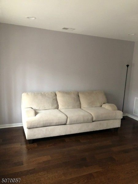 63 63 Boyd St   1 Room #1 - Photo 2 of 12