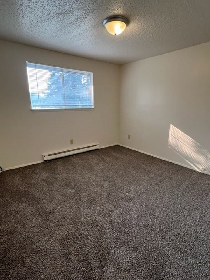 400B N Keller Ave - Photo 6 of 11