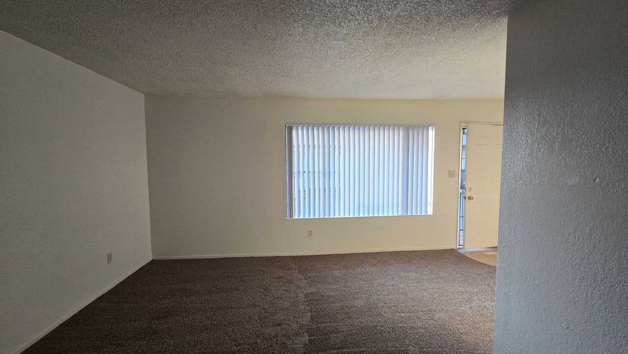 2323 Chester Ln #05 - Photo 3 of 11