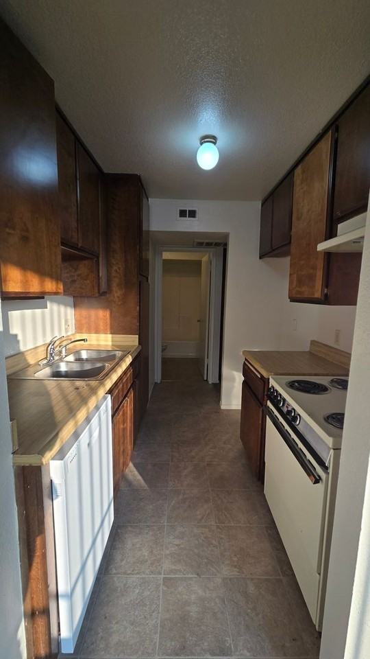 2323 Chester Ln #05 - Photo 5 of 11