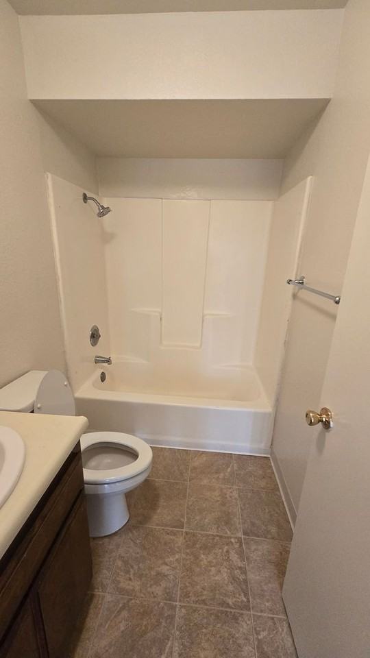 2323 Chester Ln #05 - Photo 7 of 11