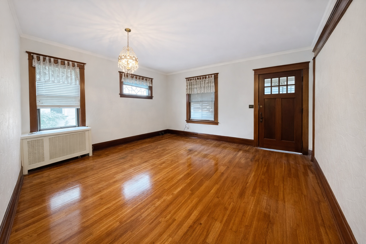 1267 Hewitt Ave - Photo 2 of 13