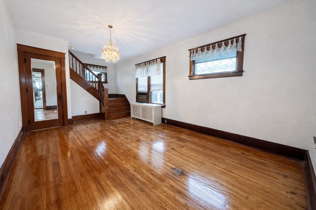 1267 Hewitt Ave - Photo 3 of 13