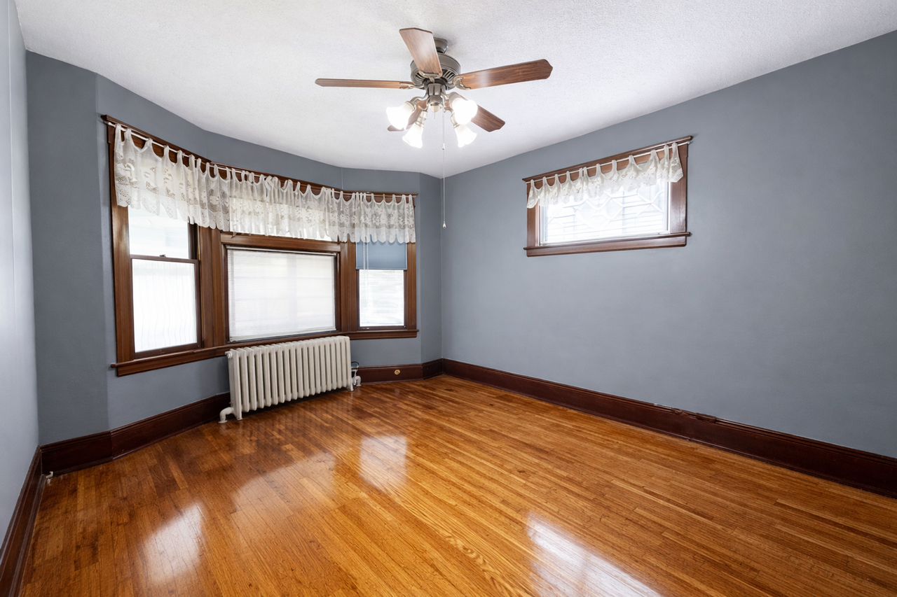 1267 Hewitt Ave - Photo 4 of 13