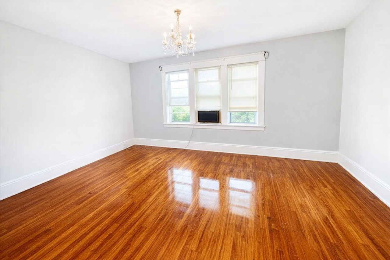 1267 Hewitt Ave - Photo 6 of 13