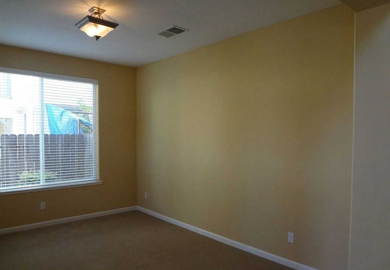 1210 Imperial Lily Dr - Photo 2 of 12