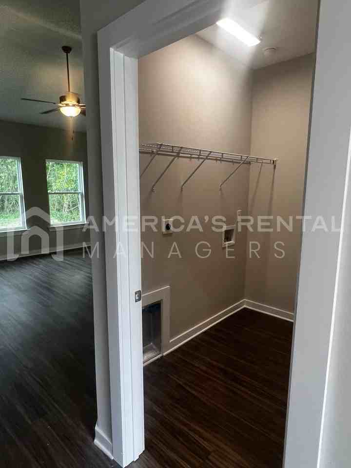 315 Kennesaw Ave - Photo 6 of 19