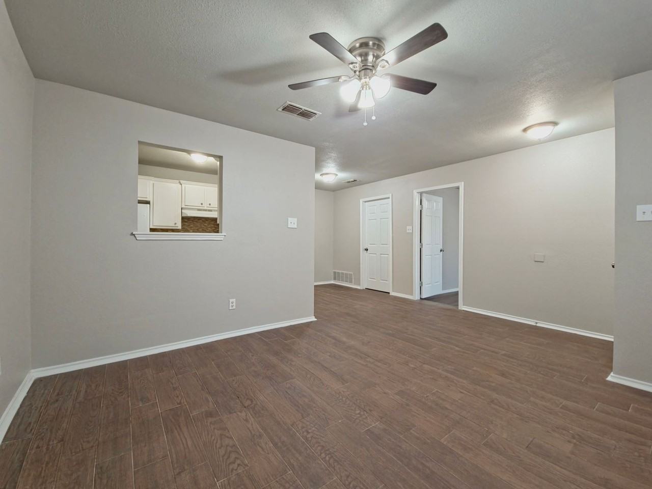 5863 6th St - Photo 4 of 12