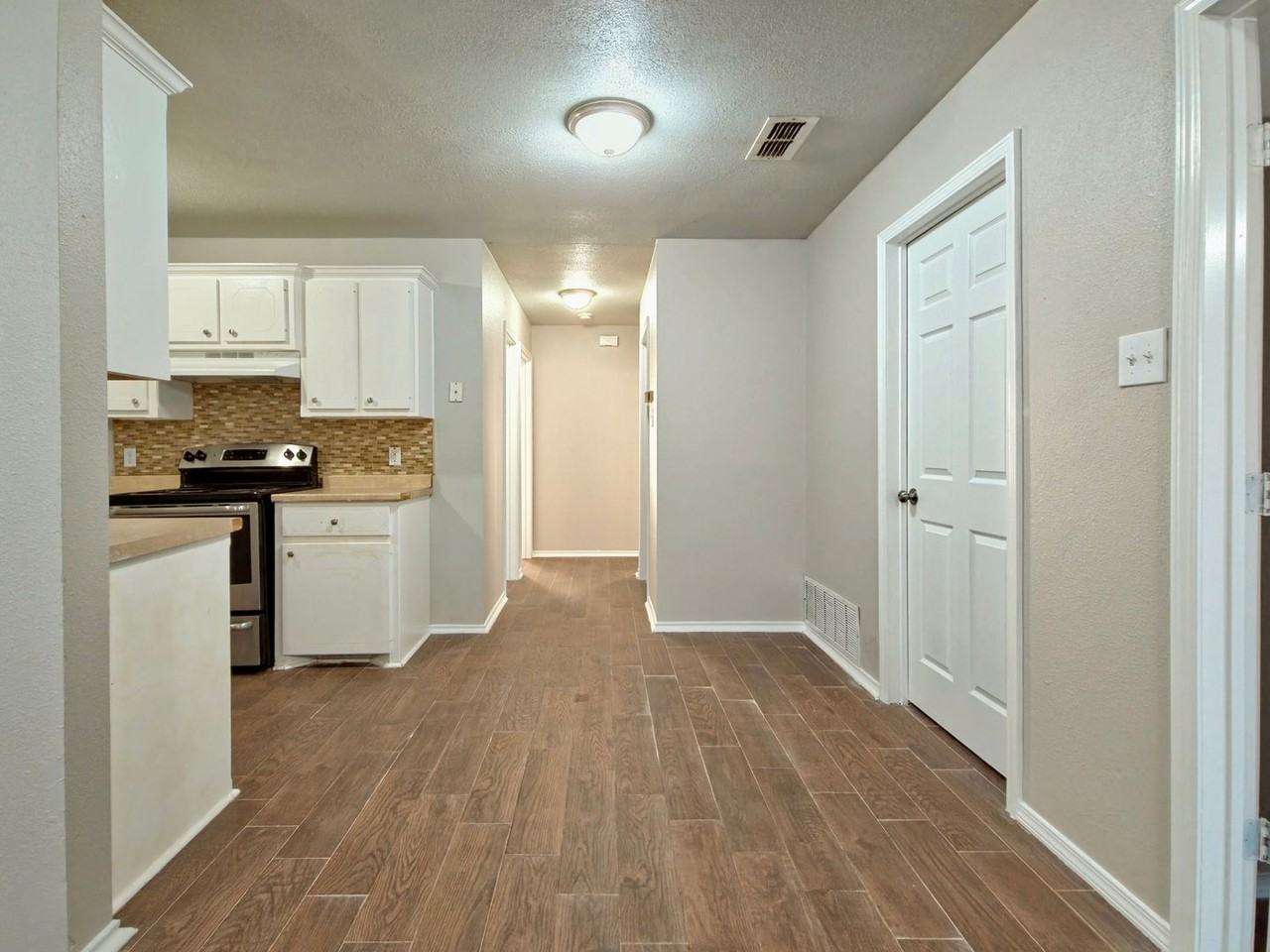 5863 6th St - Photo 5 of 12