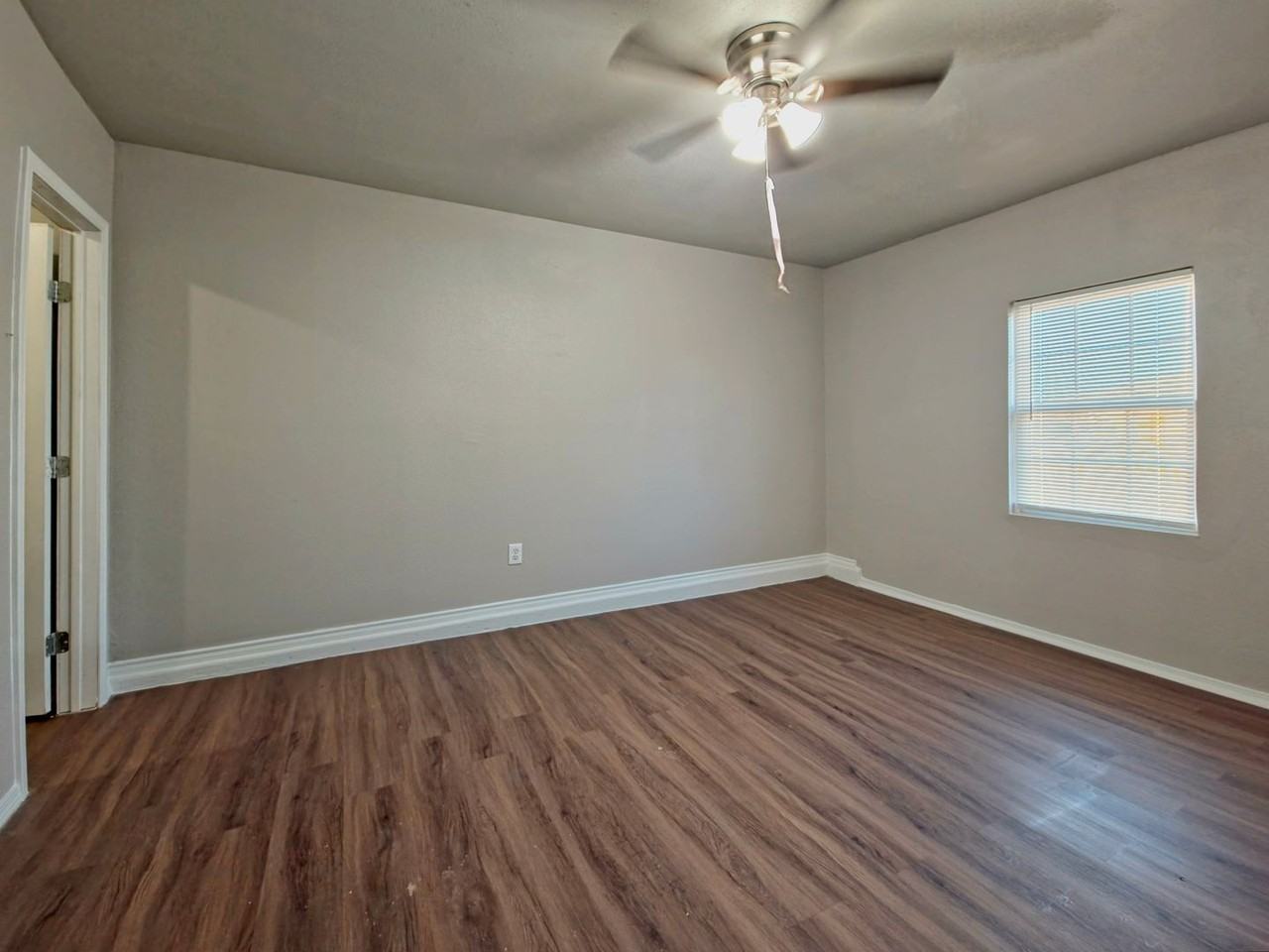 5863 6th St - Photo 7 of 12