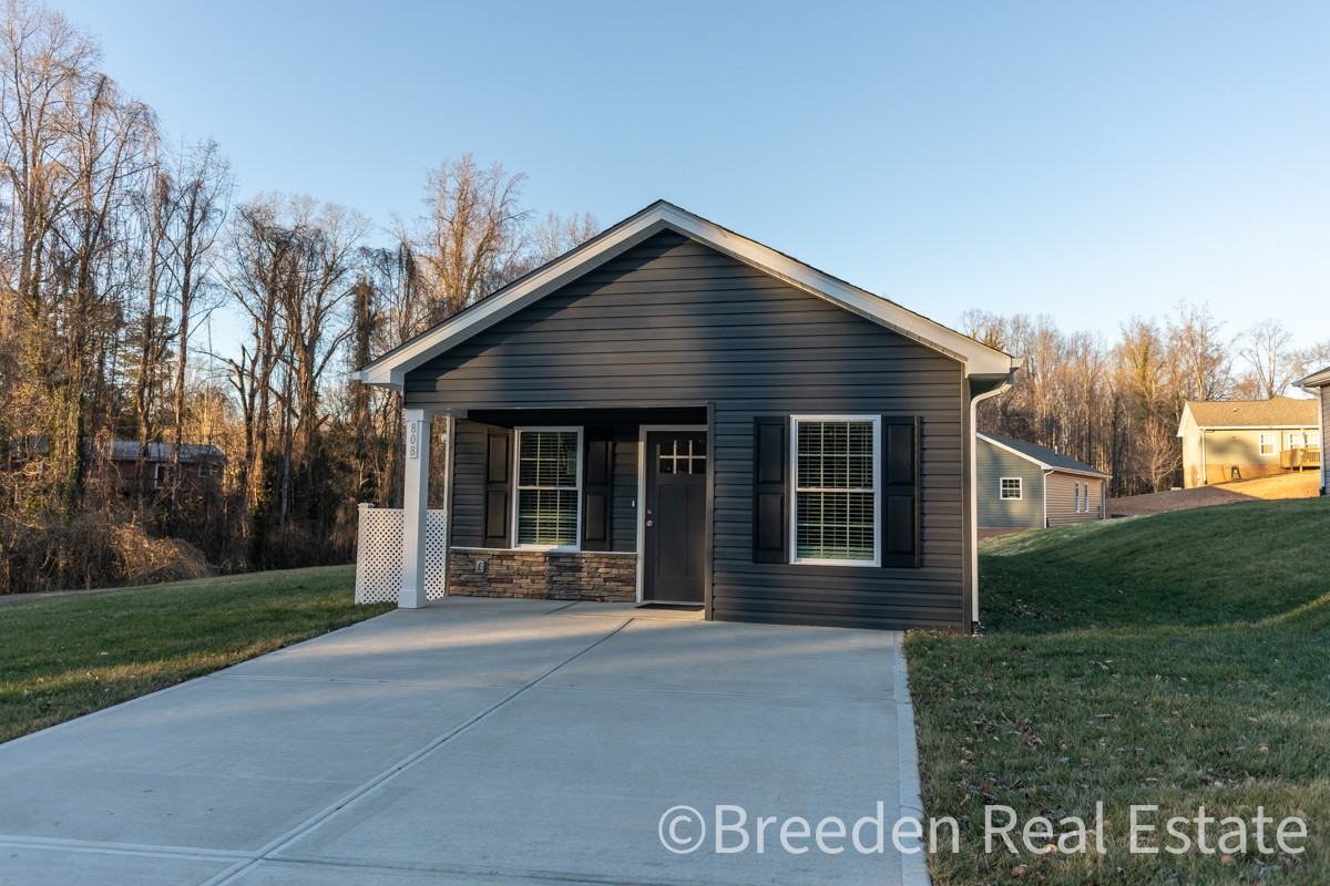 808 5th Ave Sw #1 - Photo 2 of 14