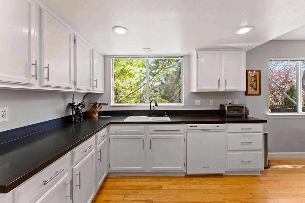 6168 Greenbrook Dr - Photo 4 of 39