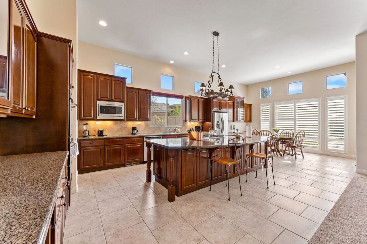 13395 Damonte View Ln - Photo 2 of 50