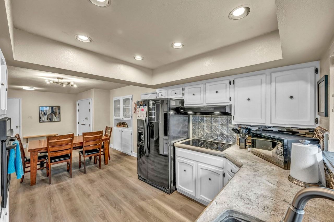 1490 Foster Dr - Photo 2 of 36