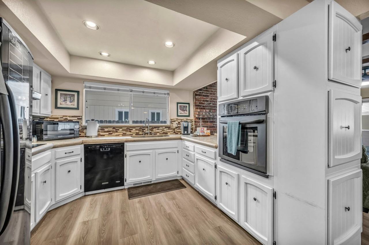 1490 Foster Dr - Photo 4 of 36