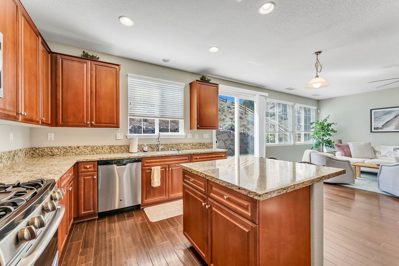 2725 Peavine Creek Rd - Photo 5 of 31