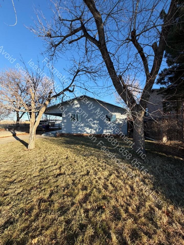 105 2nd St - Photo 2 of 20