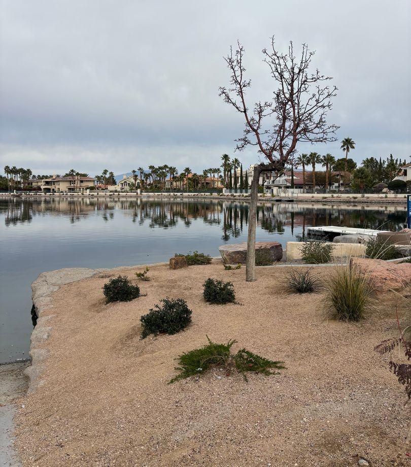 2408 Moon Shore Dr - Photo 3 of 44