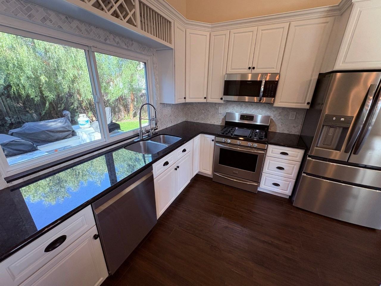 8582 Universe Ave - Photo 4 of 35