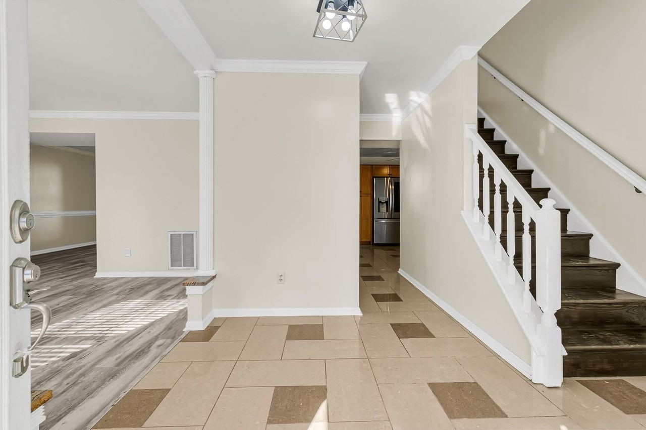 121 Sully St - Photo 6 of 50