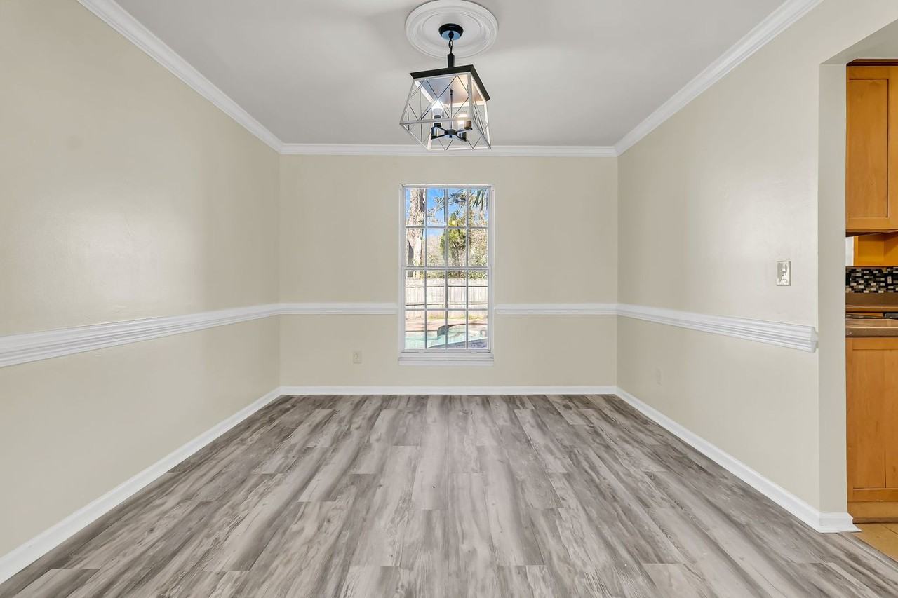 121 Sully St - Photo 7 of 50