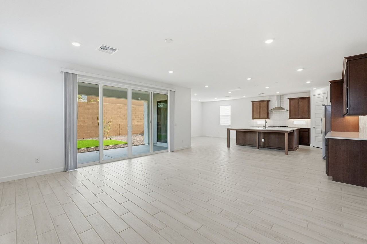 6922 W Buckhorn Trl - Photo 3 of 50