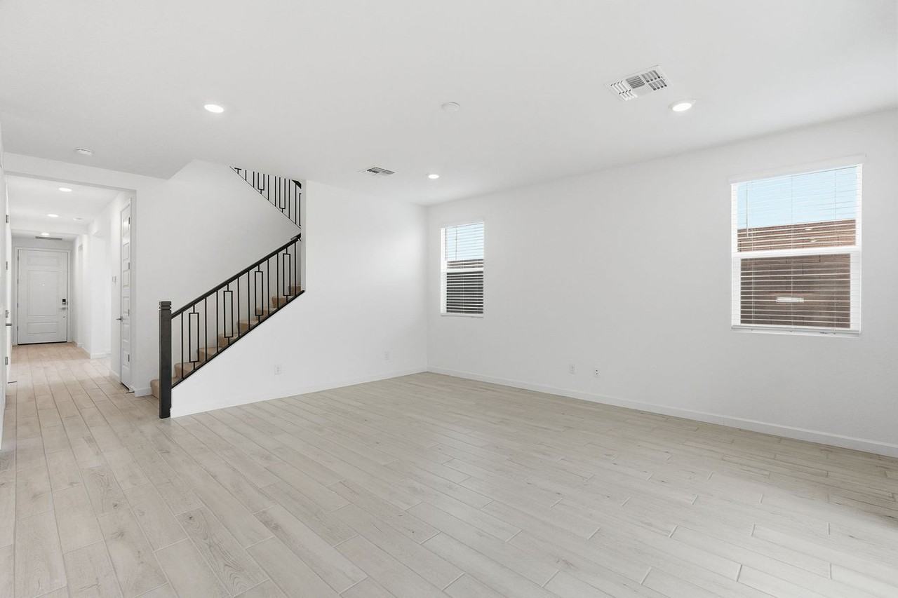 6922 W Buckhorn Trl - Photo 4 of 50