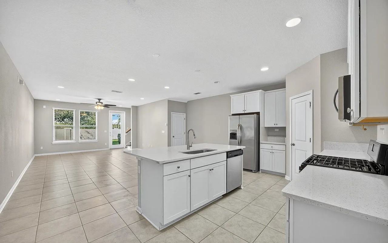 11233 Minnetta Ct - Photo 3 of 25