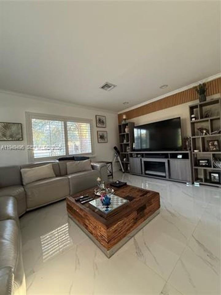 10194 Sw 202nd Ter #0 - Photo 4 of 43