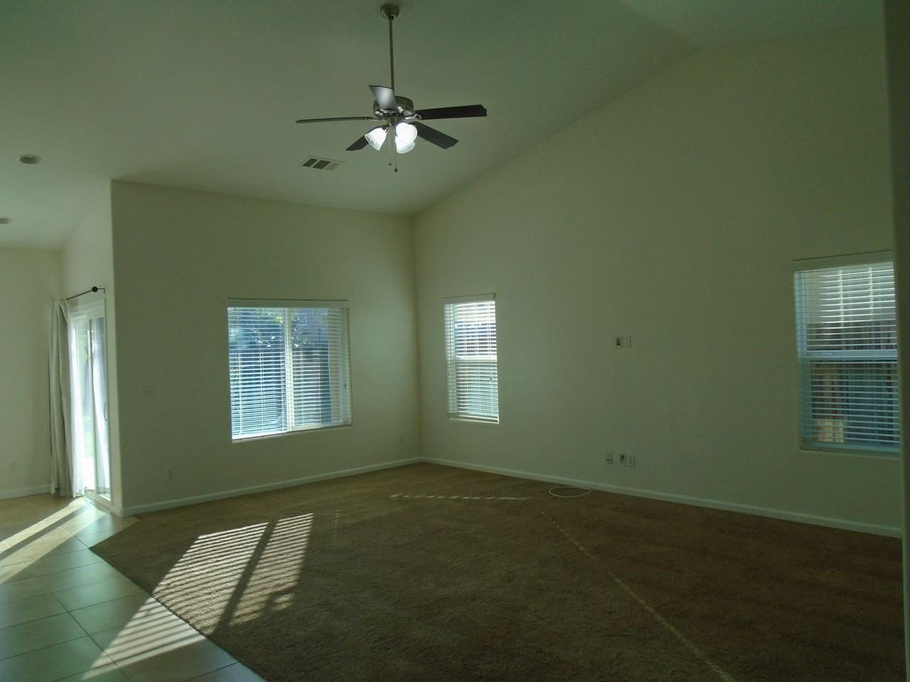 5715 Quebec Ave - Photo 5 of 29