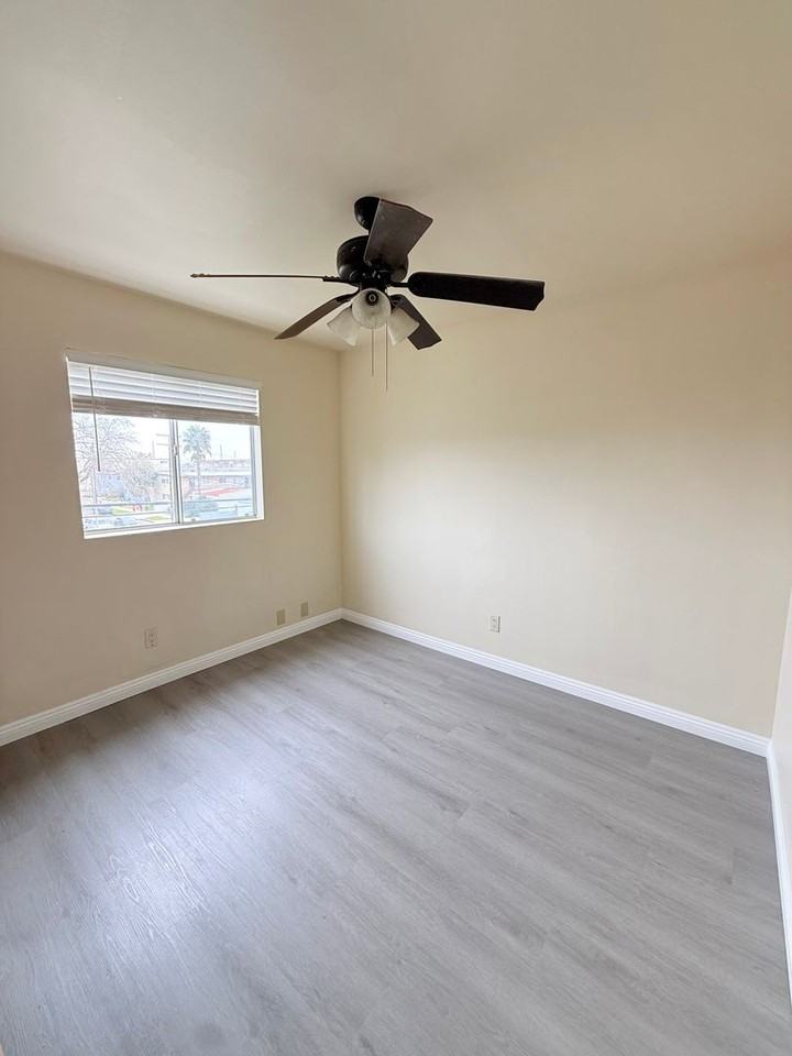 1401 W 225th St #A - Photo 3 of 3