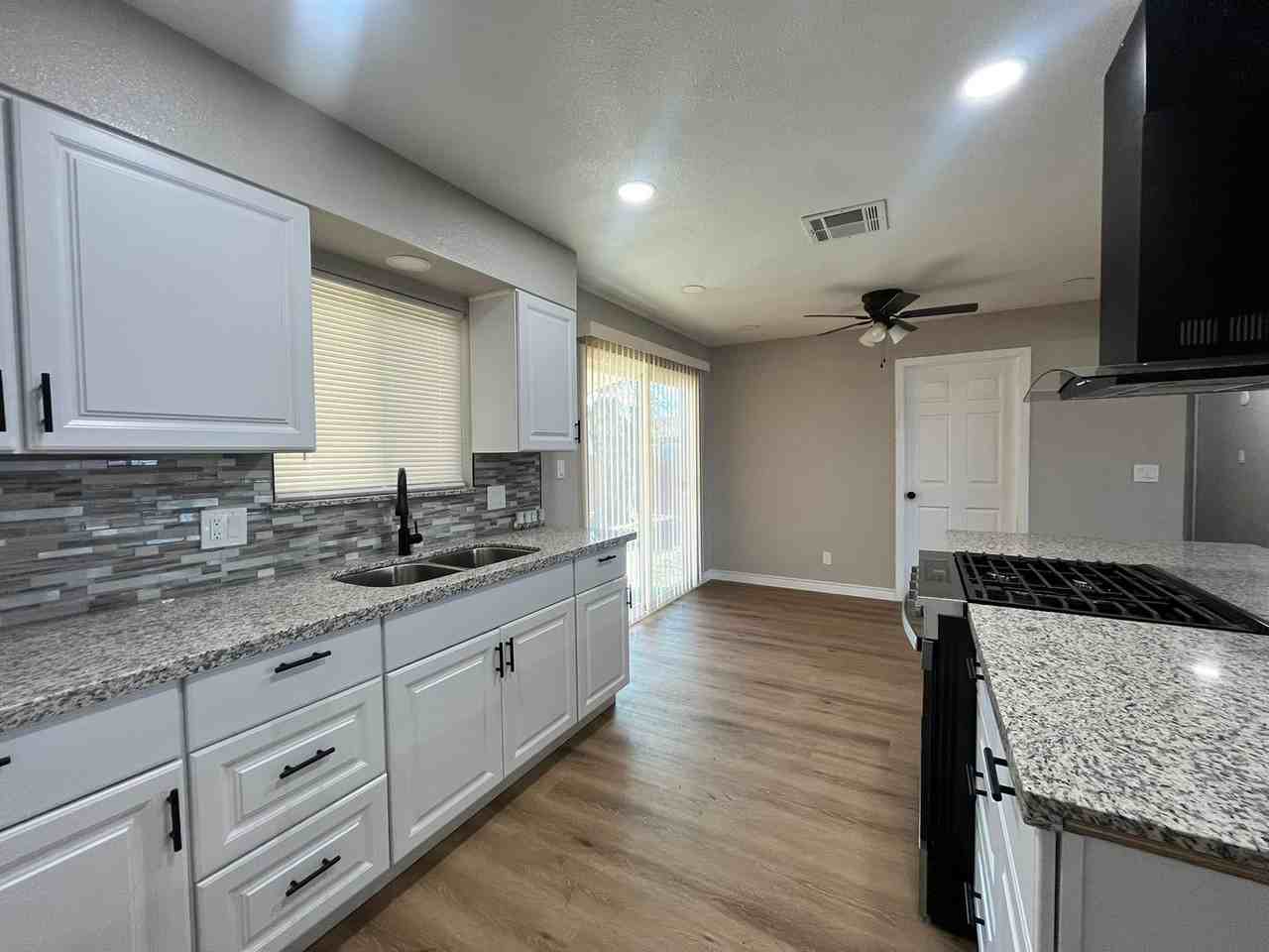 840 S F St - Photo 3 of 23