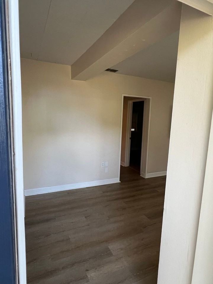 2540 Elyria Ave - Photo 2 of 30