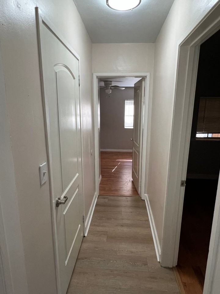 2540 Elyria Ave - Photo 4 of 30