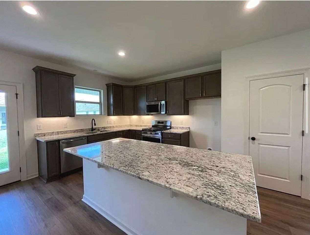 20507 Stone House Rd - Photo 7 of 16