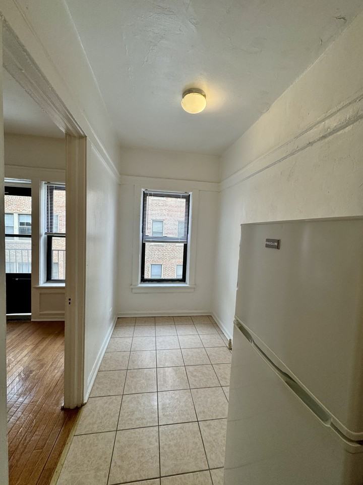 7455 N. Greenview315 #315 - Photo 4 of 9