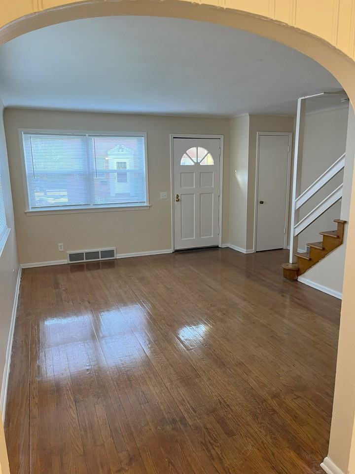 2110 Market Ave N #2110-4 - Photo 2 of 7