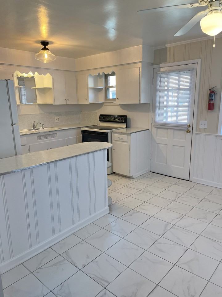 2110 Market Ave N #2110-4 - Photo 3 of 7