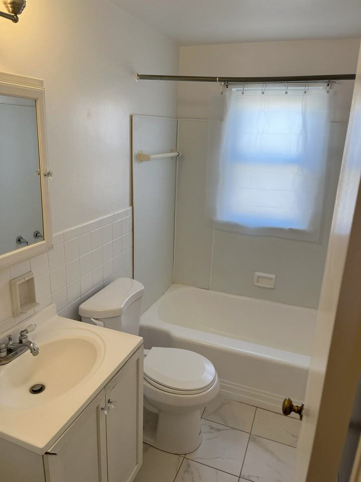 2110 Market Ave N #2110-4 - Photo 6 of 7